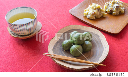 緑茶と和菓子|茶だんごと鬼まんじゅう(東海地方の郷土菓子) 緑茶と和菓子|茶だんごと鬼まんじゅう(東海地方の郷土菓子) 88536152