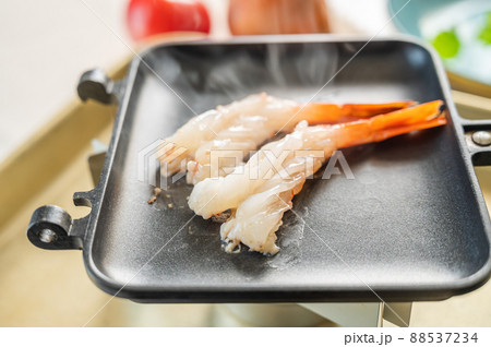 ホットサンドメーカーで焼くアカエビ ホットサンドメーカーで焼くアカエビ 88537234