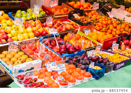 イタリアのフルーツマーケット　ベネチア 88537454