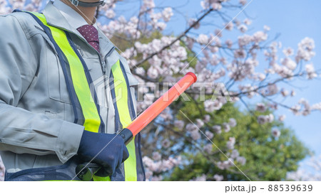桜と制服｜建設業・警備業　入社イメージ 88539639