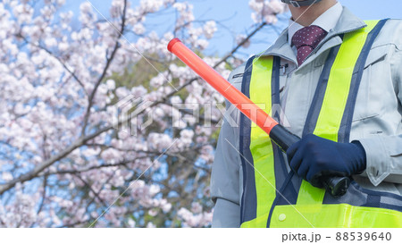桜と制服|建設業・警備業 入社イメージ 桜と制服|建設業・警備業 入社イメージ 88539640