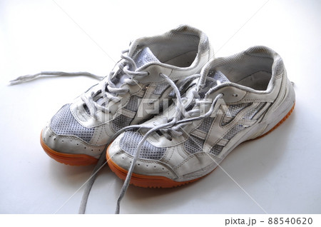 汚れた上履き 88540620