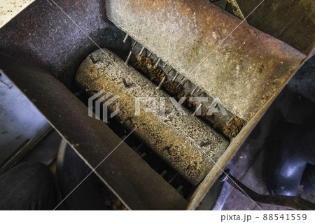 A man turns homemade device for extracting cedar 88541559