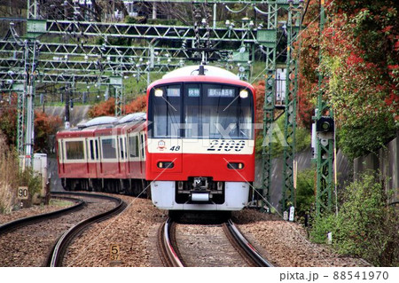 春陽を受け…紅い電車は三浦半島へ【京浜急行】 春陽を受け…紅い電車は三浦半島へ【京浜急行】 88541970