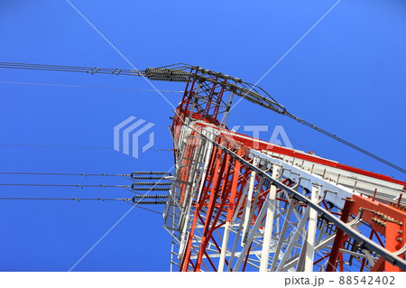 鉄塔と送電線　イメージ 88542402