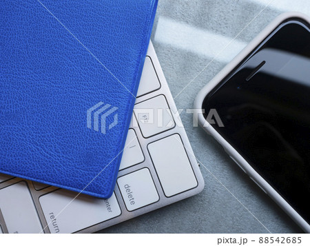 手帳、パソコン、スマホのビジネスイメージ 手帳、パソコン、スマホのビジネスイメージ 88542685