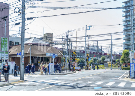 神奈川県川崎市の都市風景　八丁畷駅 88543096