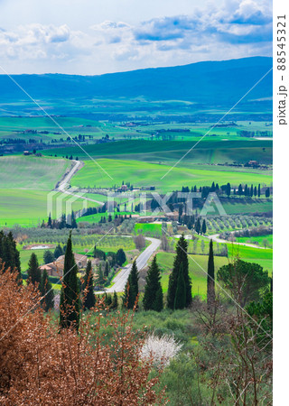世界遺産 トスカーナの田園風景 イタリアの写真素材 [88545321] - PIXTA