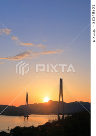 【愛媛県】多々羅大橋の夕景(しまなみ海道) 【愛媛県】多々羅大橋の夕景(しまなみ海道) 88549801