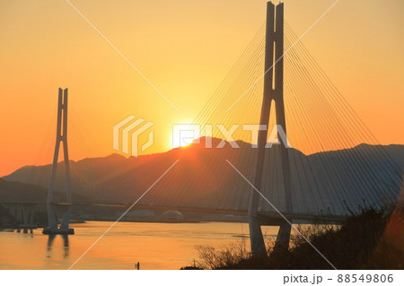 【愛媛県】多々羅大橋の夕景（しまなみ海道） 88549806
