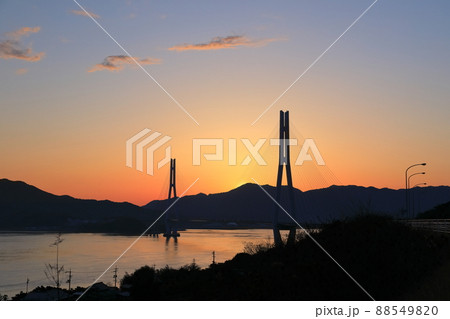 【愛媛県】多々羅大橋の夕景（しまなみ海道） 88549820