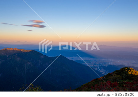 越後駒ケ岳の日の出 88550800