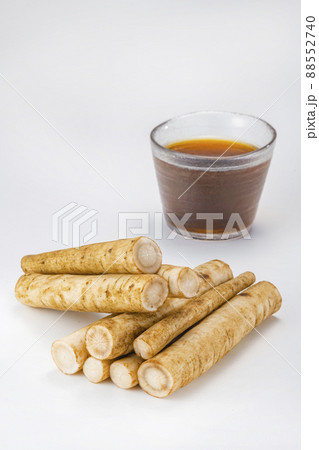 新鮮なゴボウと美味しいお茶 88552740