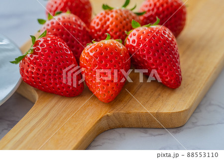 いちご テーブルウェア クロースアップ素材 88553110