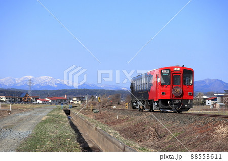 鷹巣盆地を走る「秋田マタギ号」 鷹巣盆地を走る「秋田マタギ号」 88553611