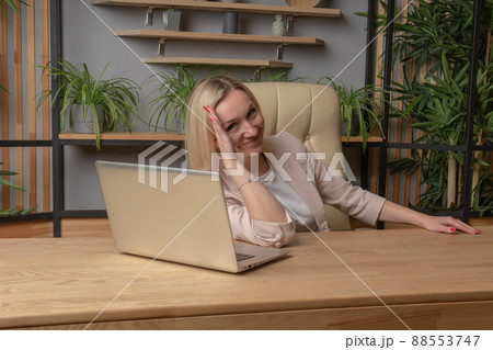 The girl at the computer business lady, the concept of a torgitologist gender equality job shopping freelance worker online, from lady glasses for using and adult animals, network direction. Caucasian 88553747