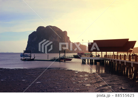 Pak Meng Pier is the departure point for longtail boats and speed boat  88555625