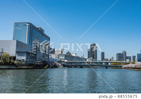 春の大阪天満橋の風景 88555675