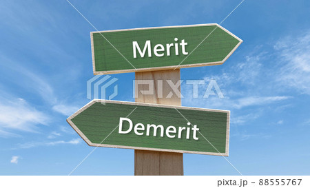 MeritとDemeritの文字入り緑色の道しるべと青空 MeritとDemeritの文字入り緑色の道しるべと青空 88555767