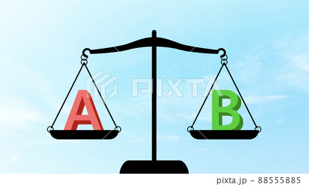 AとBの文字が乗った天秤のシルエット_青空背景_ワイド 88555885