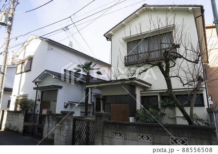老朽化した家,日本の古い家,狭小住宅,一戸建て,一軒家,古い家,昭和建築, 88556508