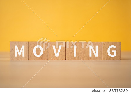 引っ越しのイメージ|「MOVING」と書かれた積み木 引っ越しのイメージ|「MOVING」と書かれた積み木 88558289