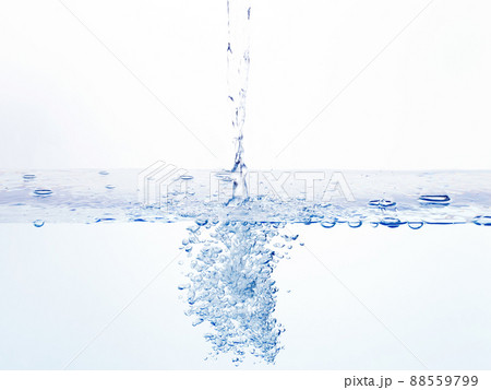 水　注ぐ　水面　バブル 88559799