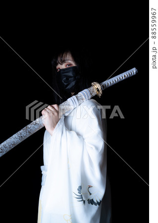 サムライのコスプレをする女性 サムライのコスプレをする女性 88559967