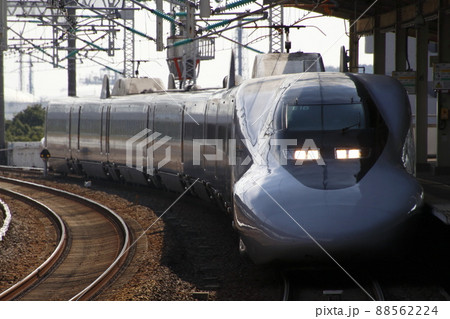 徳山駅に到着する山陽新幹線700系 88562224