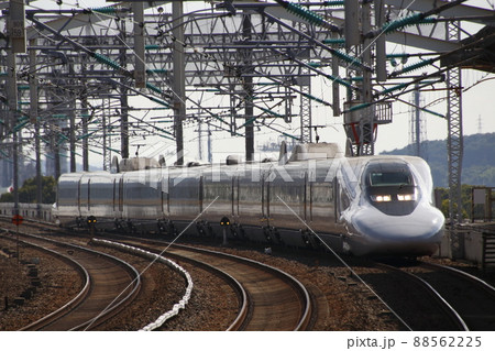 徳山駅に到着する山陽新幹線700系 88562225