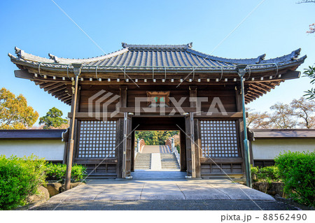 丹羽郡大口町　堀尾跡公園の姥堂と裁断橋 88562490