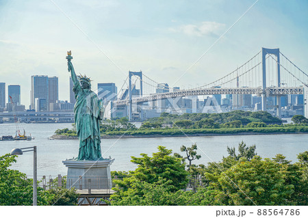 お台場の自由の女神とレインボーブリッジ お台場の自由の女神とレインボーブリッジ 88564786