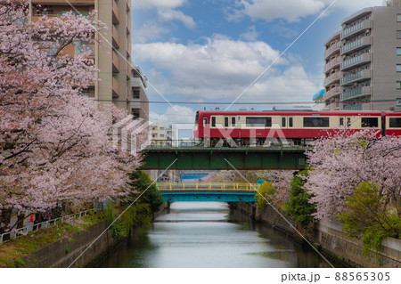鉄橋を走る京浜急行 鉄橋を走る京浜急行 88565305
