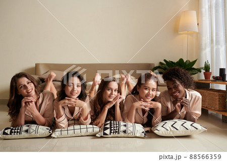 Young Women in Friends Bedroom 88566359