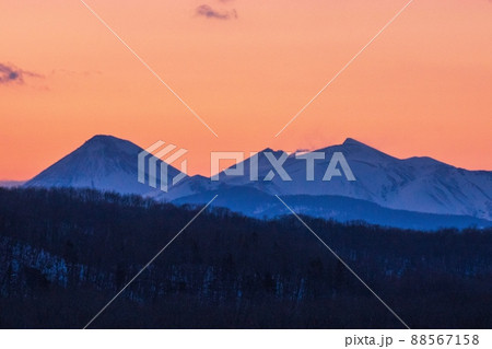 雌阿寒岳の夕焼け空 雌阿寒岳の夕焼け空 88567158