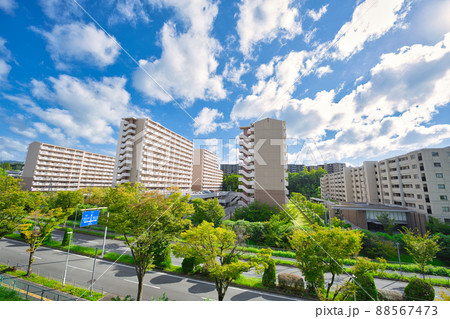 【大阪府】9月・千里ニュータウン藤白台、北千里駅前の街風景 【大阪府】9月・千里ニュータウン藤白台、北千里駅前の街風景 88567473
