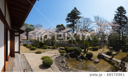 彦根城表御殿御座之御間からの庭 88570961