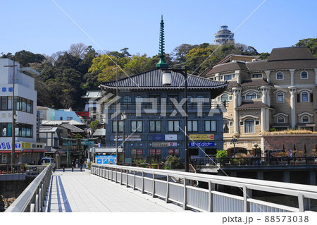 4月　藤沢273青銅の鳥居と江の島弁天橋･江の島 88573038