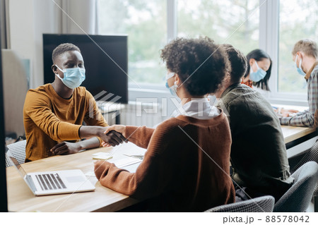 business people making a deal in the hall of the coworking center. 88578042