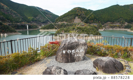 静岡県周智郡森町の風景＜01＞（多目的ダムである太田川ダムのかわせみ湖） 88578228