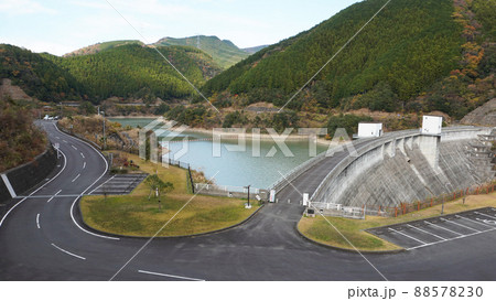 静岡県周智郡森町の風景＜02＞（多目的ダムである太田川ダムのかわせみ湖） 88578230