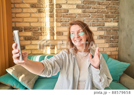 Young woman doing self portrait indoors. Home vacation portrait. Blogger 88579658