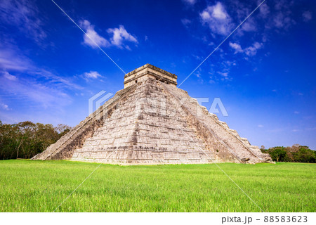 Chichen Itza, Castillo Pyramid, Mexico 88583623