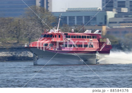 海面を爽快に疾走…東京港内を翼走するジェットホイル 海面を爽快に疾走…東京港内を翼走するジェットホイル 88584376