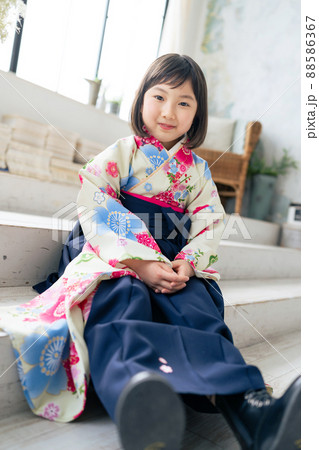 和服を着た女の子　記念写真　ハーフ成人式　七五三　写真館 88586367