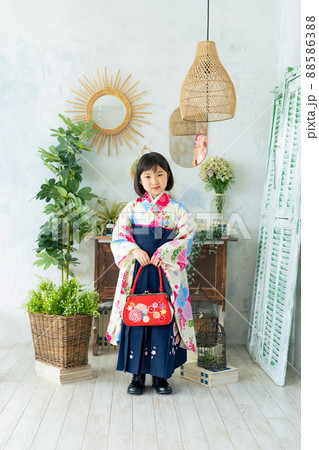 袴を着た女の子 記念写真 ハーフ成人式 七五三 写真館 袴を着た女の子 記念写真 ハーフ成人式 七五三 写真館 88586388