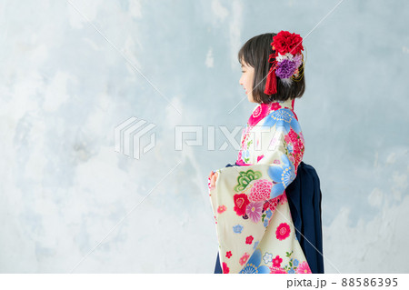 袴を着た女の子 記念写真 ハーフ成人式 七五三 写真館 袴を着た女の子 記念写真 ハーフ成人式 七五三 写真館 88586395