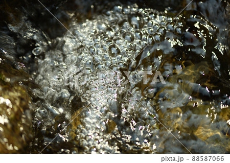 渓流の水泡 渓流の水泡 88587066