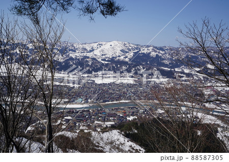 2022年4月8日 新潟県六日町 初春の坂戸山に薬師尾根から登る 登るにつれて見える景色が変わります 2022年4月8日 新潟県六日町 初春の坂戸山に薬師尾根から登る 登るにつれて見える景色が変わります 88587305