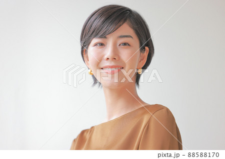 笑顔の女性のポートレート1 88588170